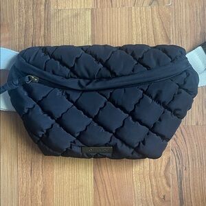 Frye and Co. Quilted Nylon Womens Adjustable Straps Fanny Pack
